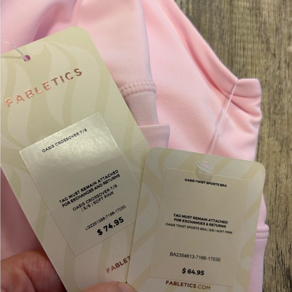 Pink Women's Fabletics active Set - Picture 4 of 4